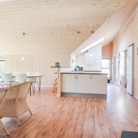 Gorgeous Home In Ebeltoft With Sauna *